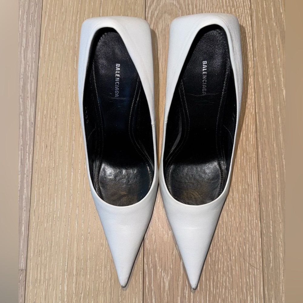 BALENCIAGA
Square Knife Pumps - Picture 5 of 11